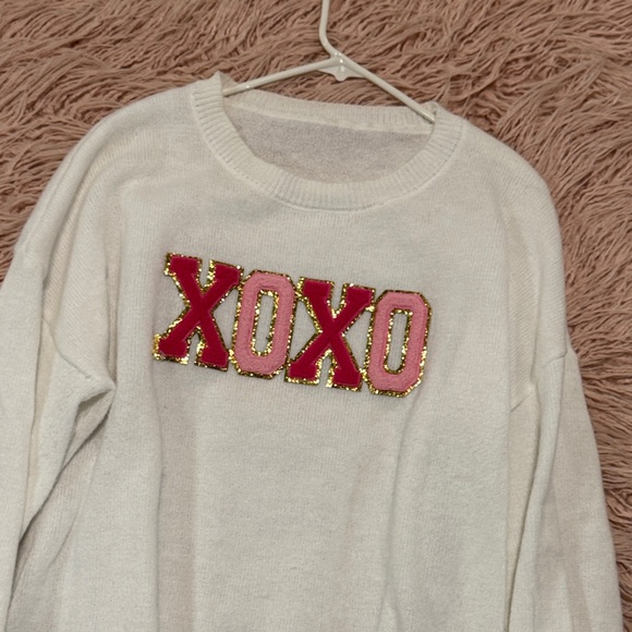 Chic White and Pink XOXO Women's Sweatshirt - Picture 4 of 13